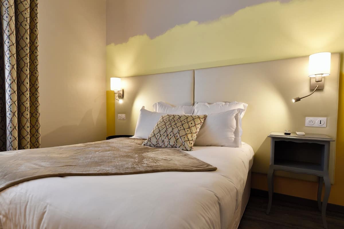 In-room safe, desk, blackout drapes, soundproofing
