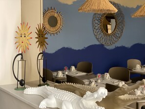 Daily buffet breakfast (EUR 13 per person) - Majestic Hotel (Nîmes)