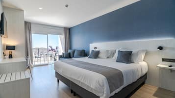 Habitación Deluxe, vistas al mar (Family Room) | 1 dormitorio, minibar, caja fuerte y escritorio