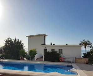 Outdoor pool, open 9:30 AM to 7:30 PM, pool umbrellas, pool loungers - Apartamentos Turísticos Sunny Beach (Benalmádena)