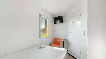 Chambre, 1 lit double, salle de bains privée (Cabrio) | Bureau, fer et planche à repasser, lits bébé (en supplément)