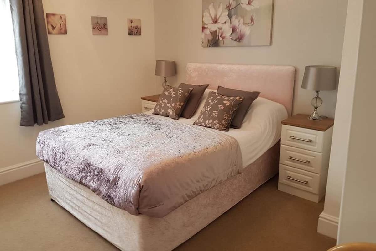 In-room safe, individually decorated, iron/ironing board, free WiFi