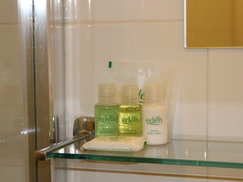 shower, free toiletries, towels