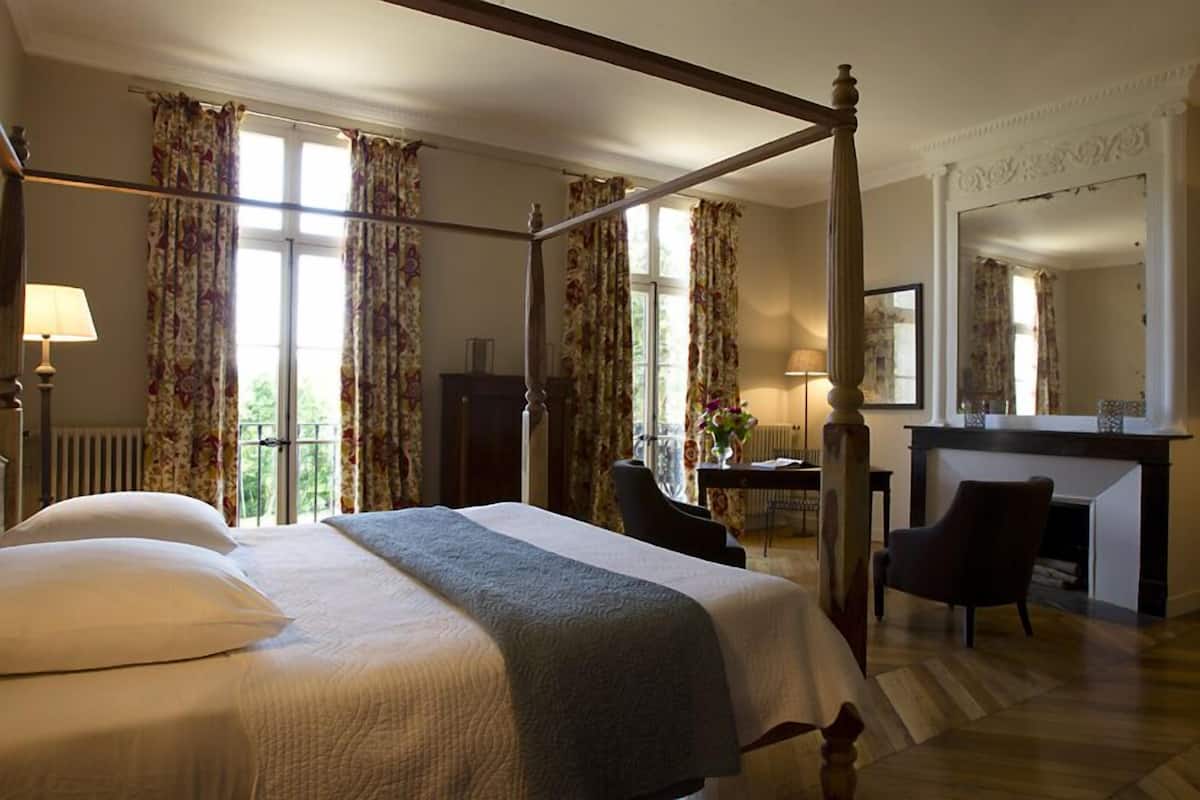 Les Privilèges | Hypo-allergenic bedding, minibar, in-room safe, individually decorated