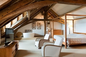 Les Privilèges | Hypo-allergenic bedding, minibar, in-room safe, individually decorated