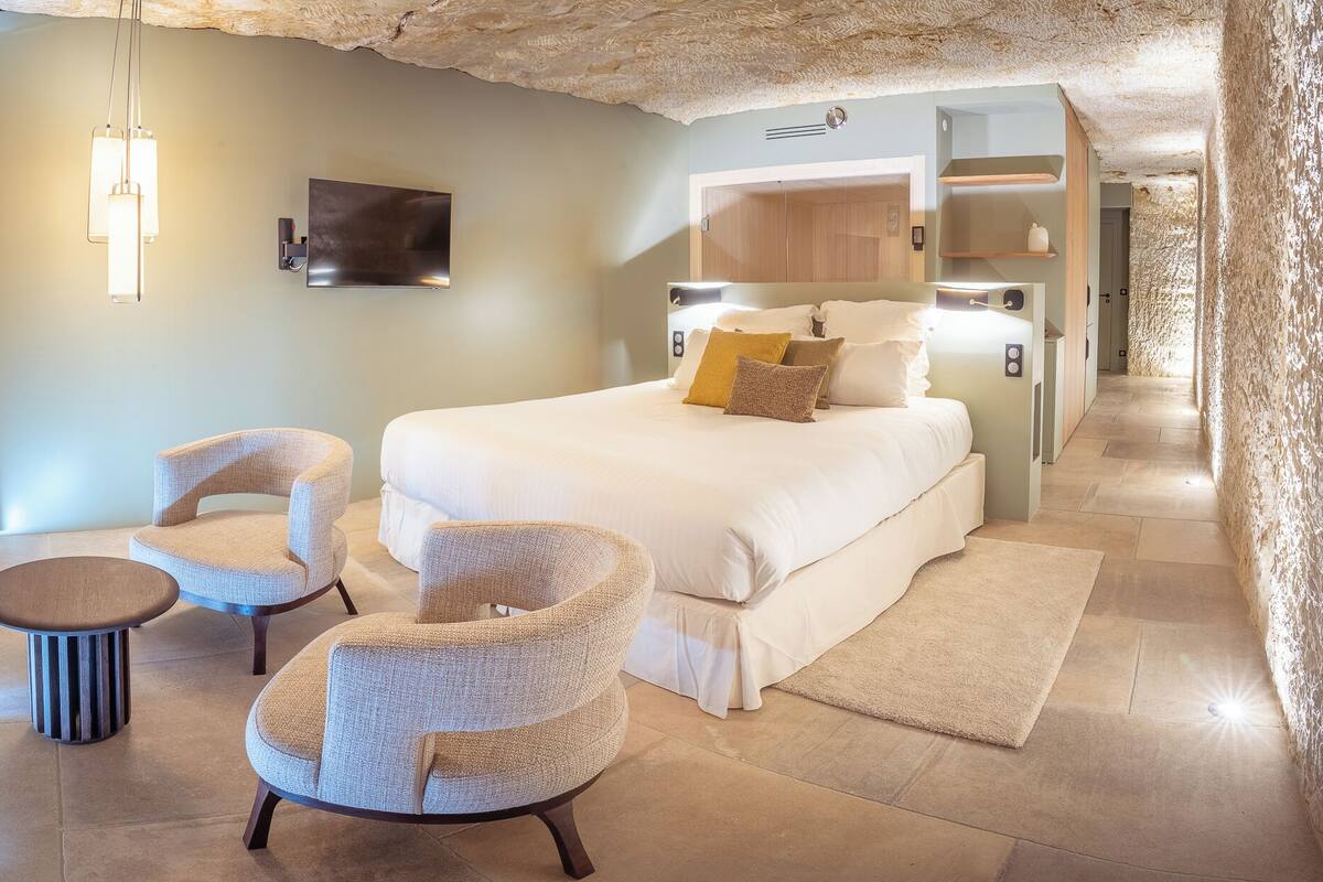Prestige Suite with Terrace, Nordic Bath & Private Sauna | เครื่องนอนป้องกันสารก่อภูมิแพ้, มินิบาร์, ตู้นิรภัยในห้องพัก