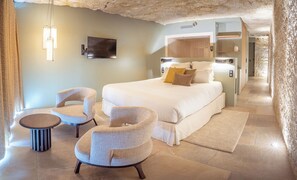 Prestige Suite with Terrace, Nordic Bath & Private Sauna - Château de Perreux, The Originals Collection (Nazelles-Negron)