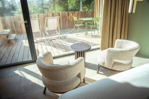 Prestige Suite with Terrace, Nordic Bath & Private Sauna | 防过敏的被褥、迷你吧、客房内保险箱、特色装修