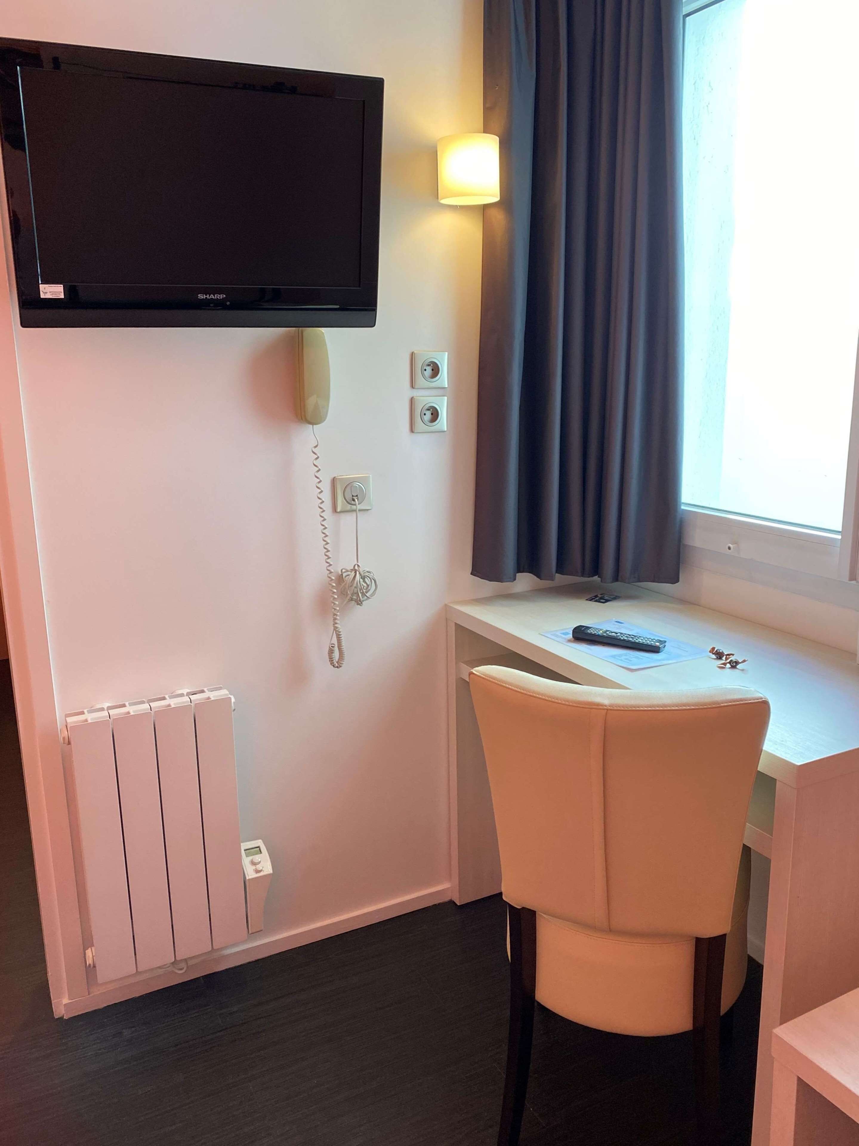 Standard Room, Multiple Beds | Room amenity