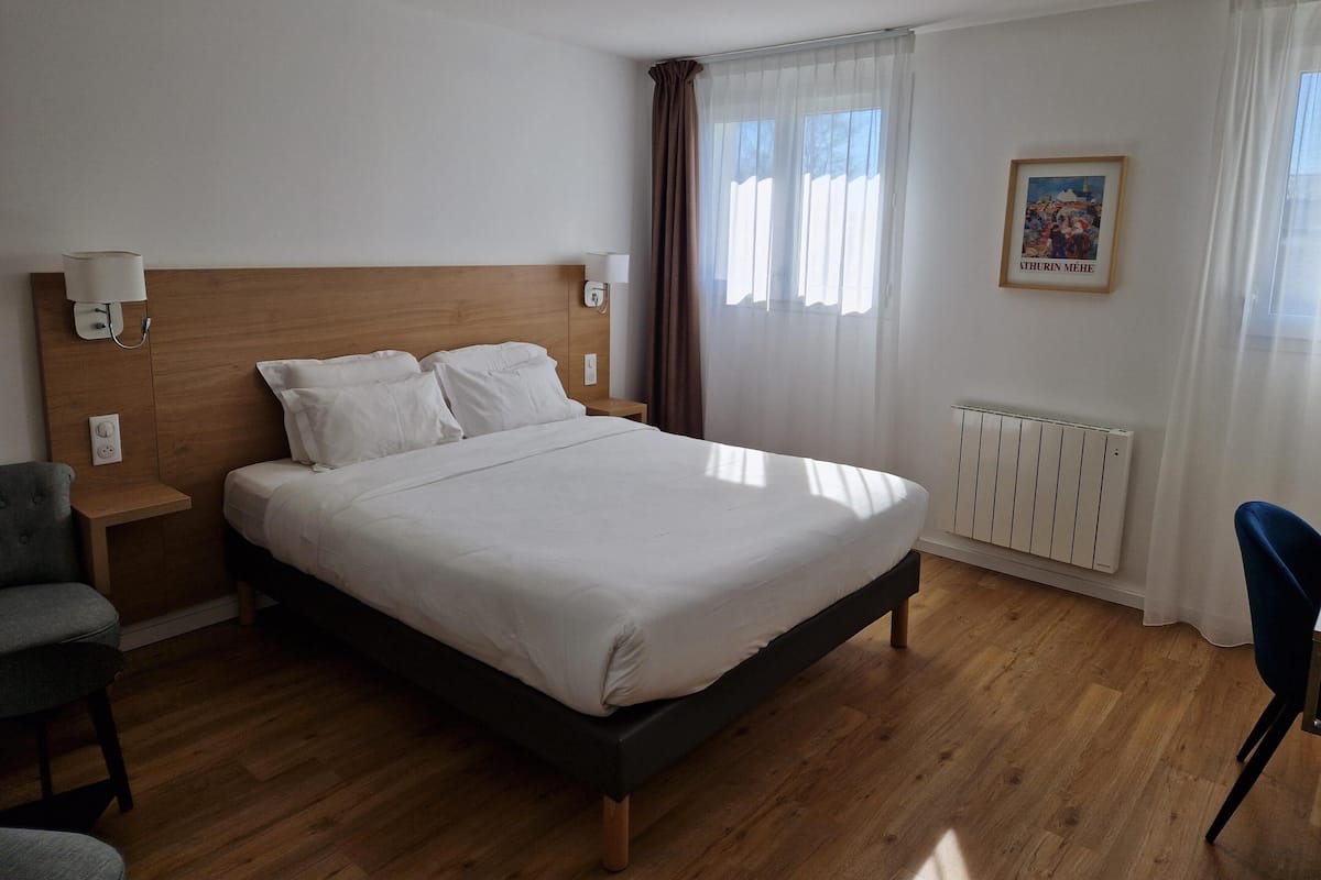 Superior Room, 1 Double Bed | Premium bedding, desk, laptop workspace, blackout drapes