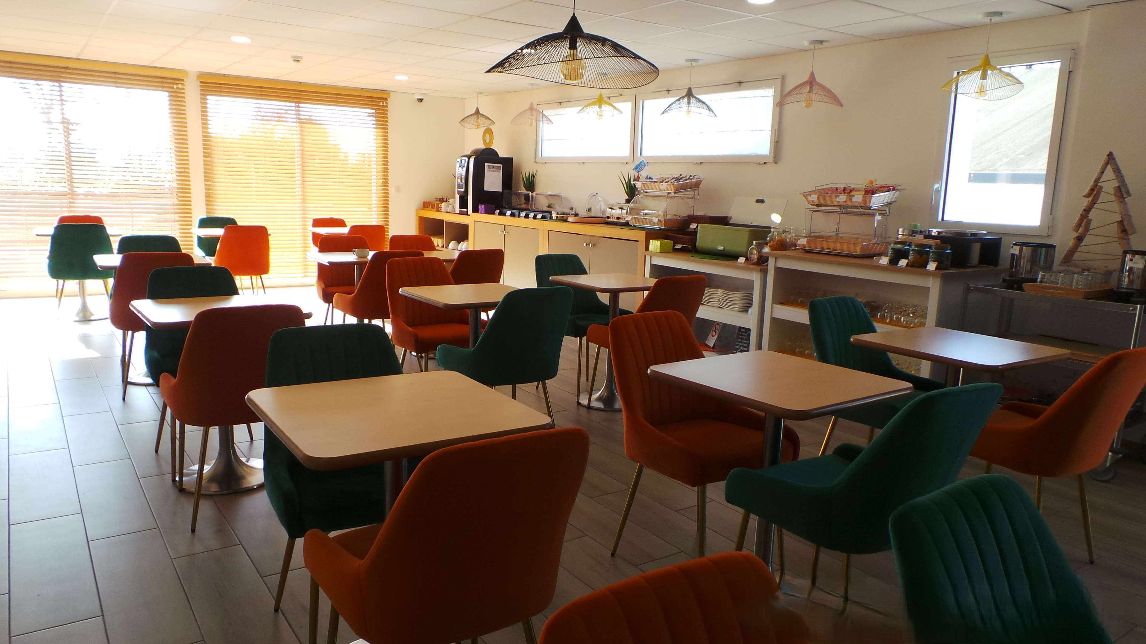 每日供应自助式早餐（每人 EUR 10.69）