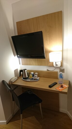 Superior Room, 1 Double Bed | Coffee and/or coffee maker -  Hôtel Kyriad Quimper Sud (Quimper)