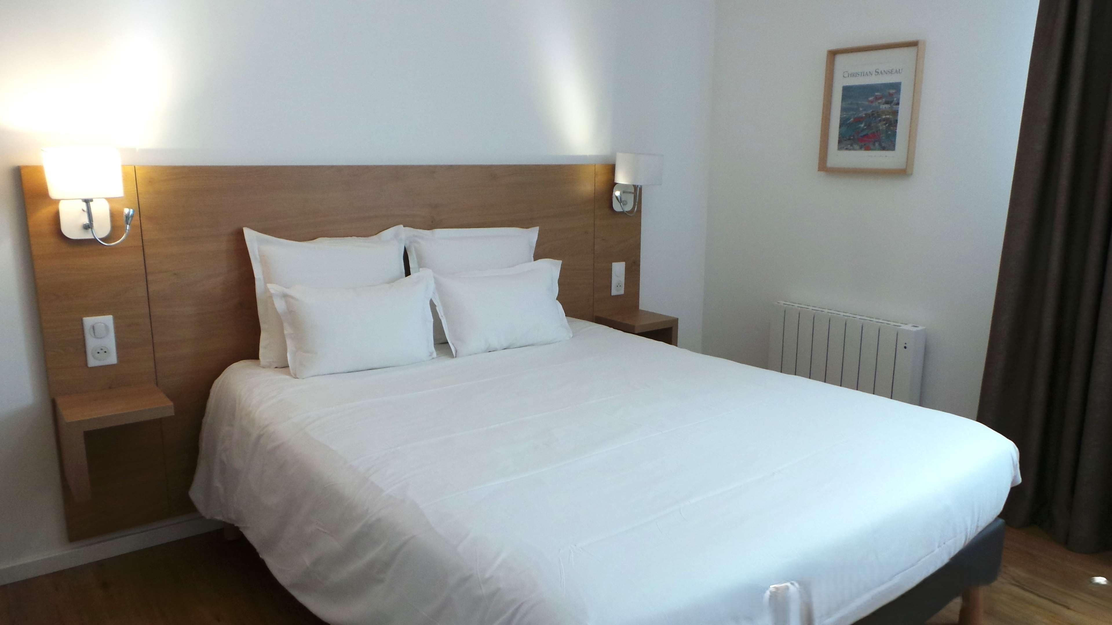 Superior Room, 1 Double Bed | Premium bedding, desk, laptop workspace, blackout drapes