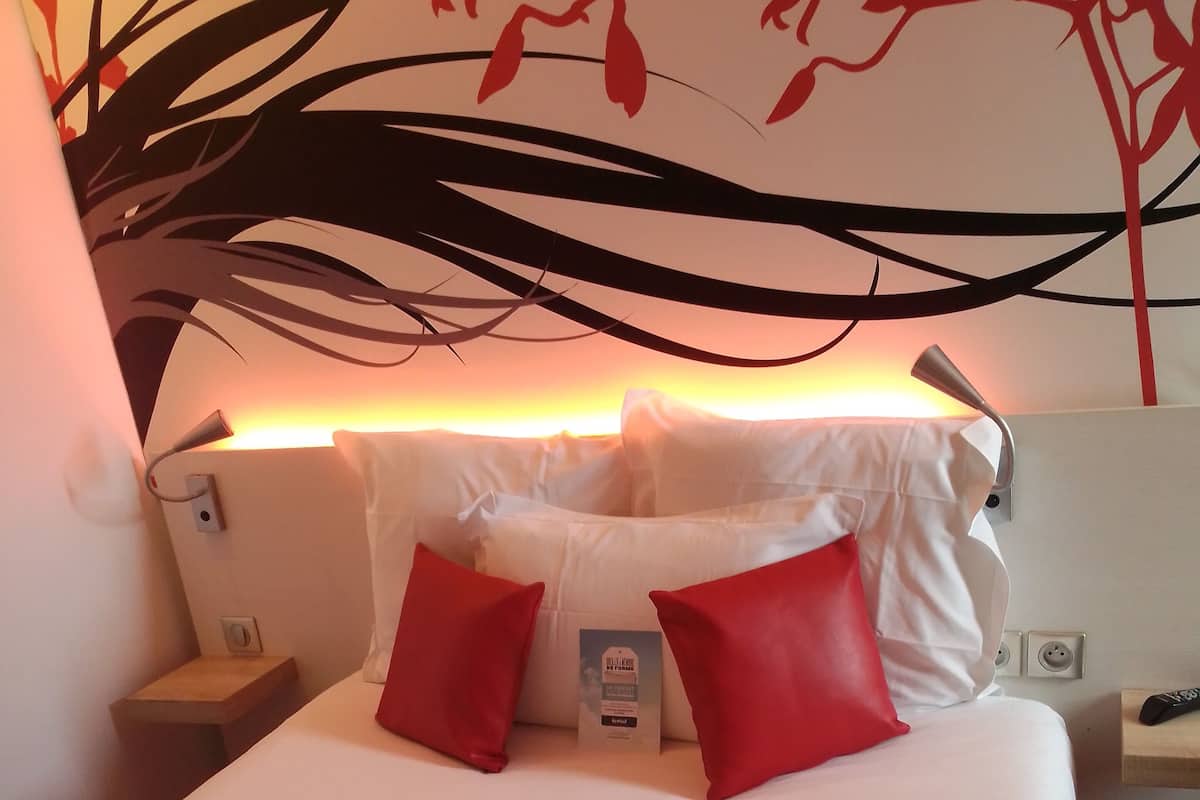 Ropa de cama de alta calidad y escritorio