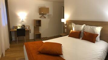 Superior kamer, 1 tweepersoonsbed | Luxe beddengoed, een bureau, een laptopwerkplek