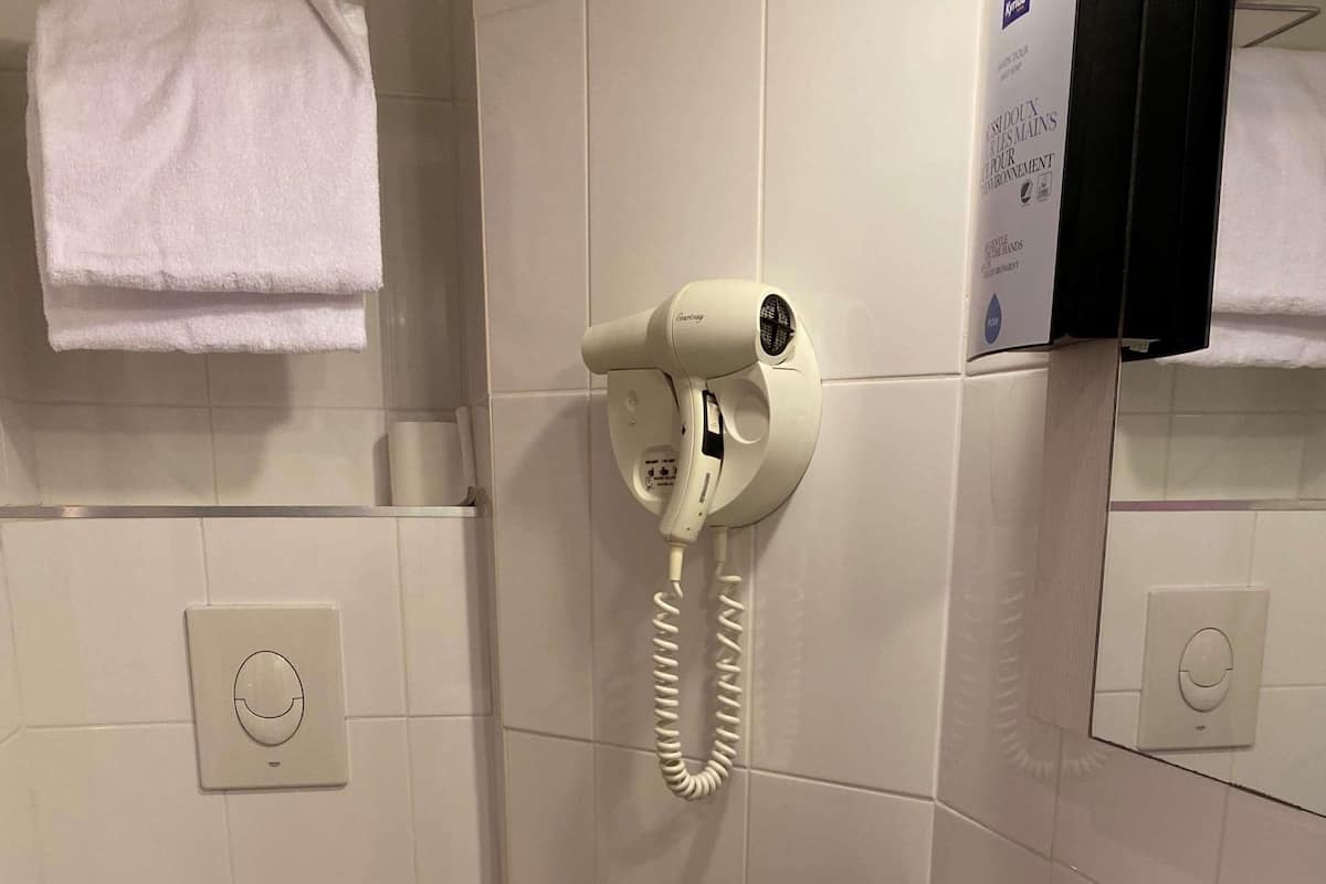 Standard Room, 1 Single Bed | Bathroom