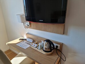 Superior Room, 1 Double Bed | Premium bedding, desk, laptop workspace, blackout drapes -  Hôtel Kyriad Quimper Sud (Quimper)