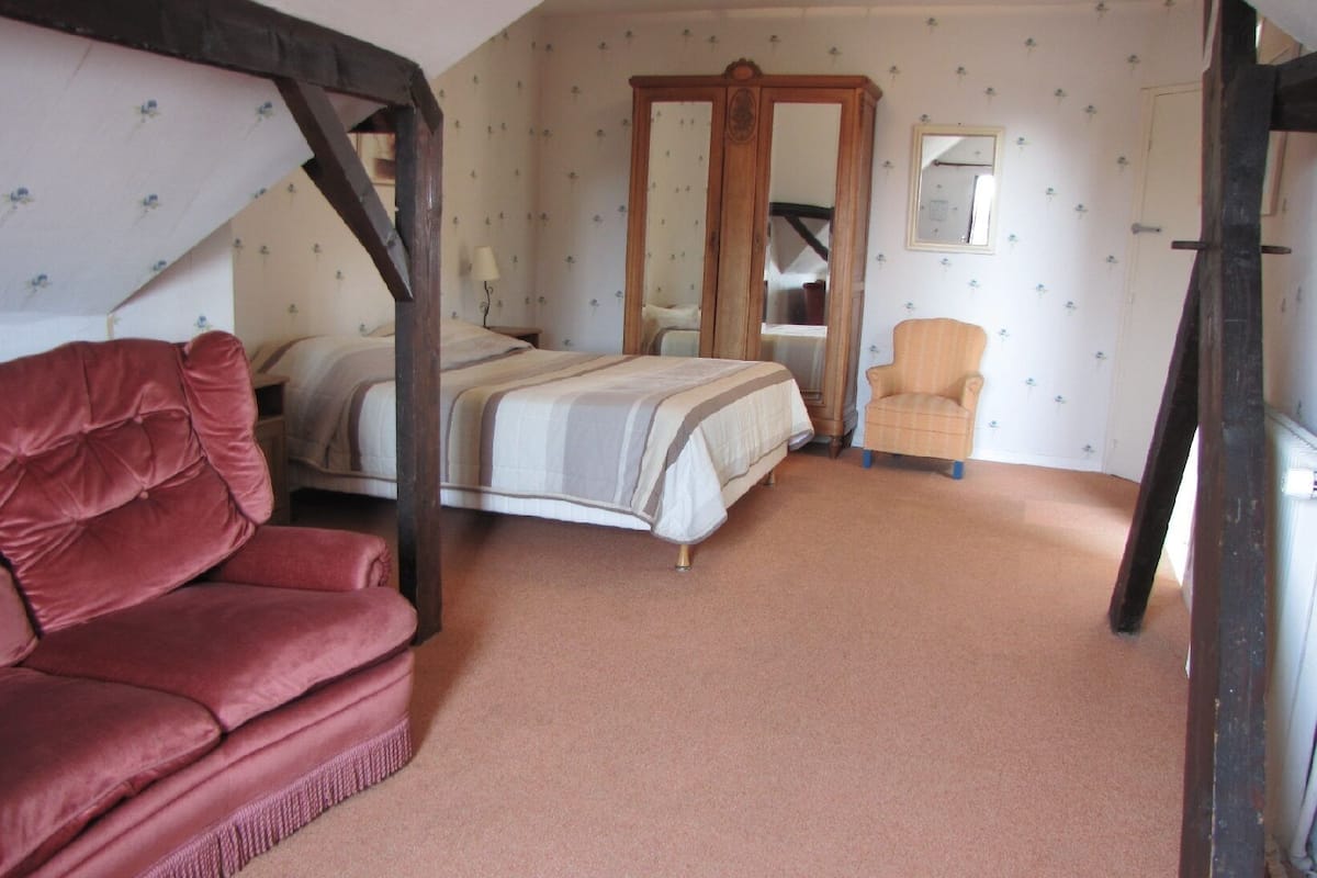In-room safe, free WiFi
