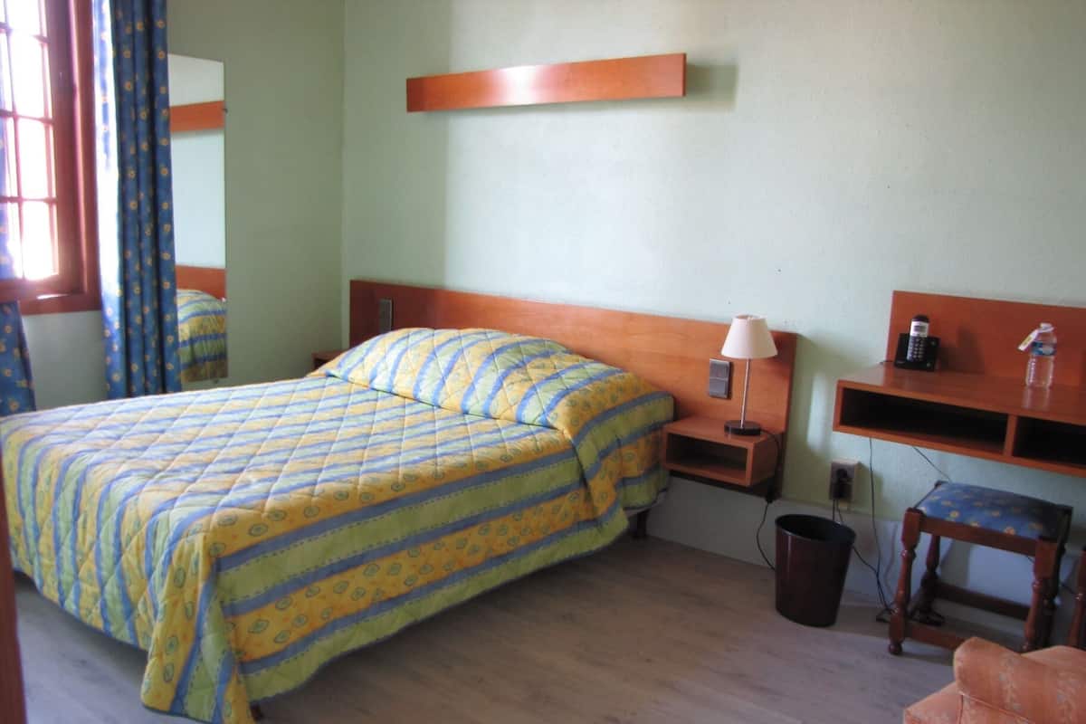In-room safe, free WiFi