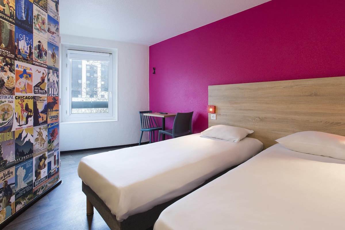 Habitación, 2 camas individuales, baño privado (Cabrio) | Escritorio, cortinas blackout, cunas y wifi gratis