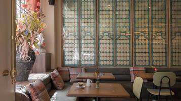 Daily full breakfast (EUR 21 per person)