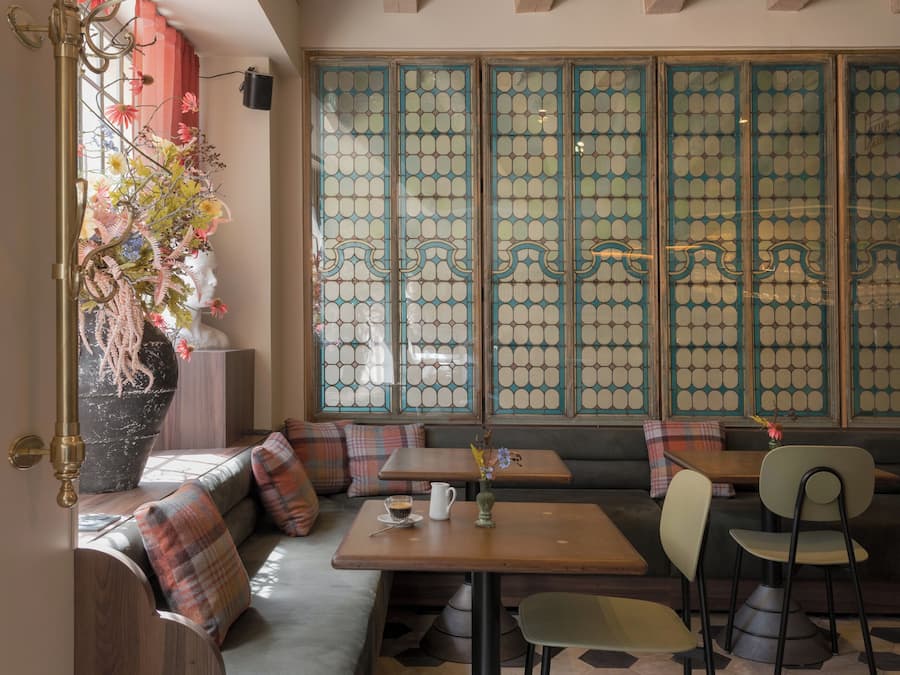 Café da manhã completo todos os dias (EUR 21 por pessoa)