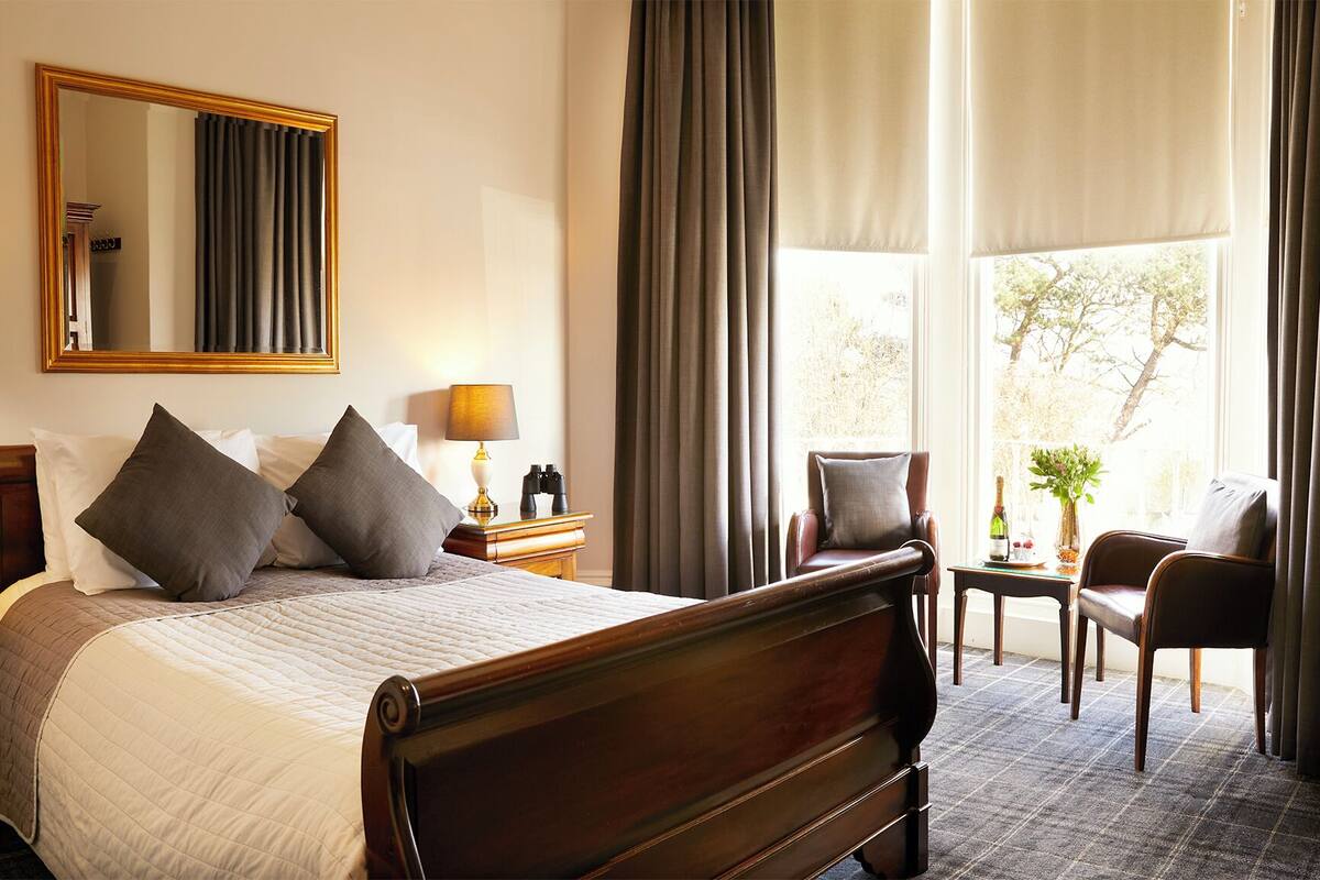 Superior Double Room, 1 Queen Bed, Sea View | Hypo-allergenic bedding available, in-room safe, blackout drapes