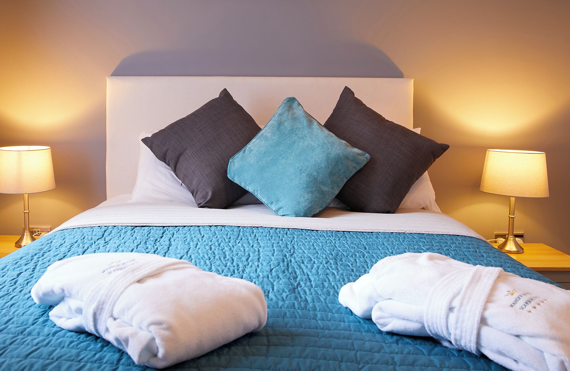 Apartamento de lujo, 2 habitaciones, vistas al mar | Ropa de cama hipoalergénica, caja fuerte, decoración individual