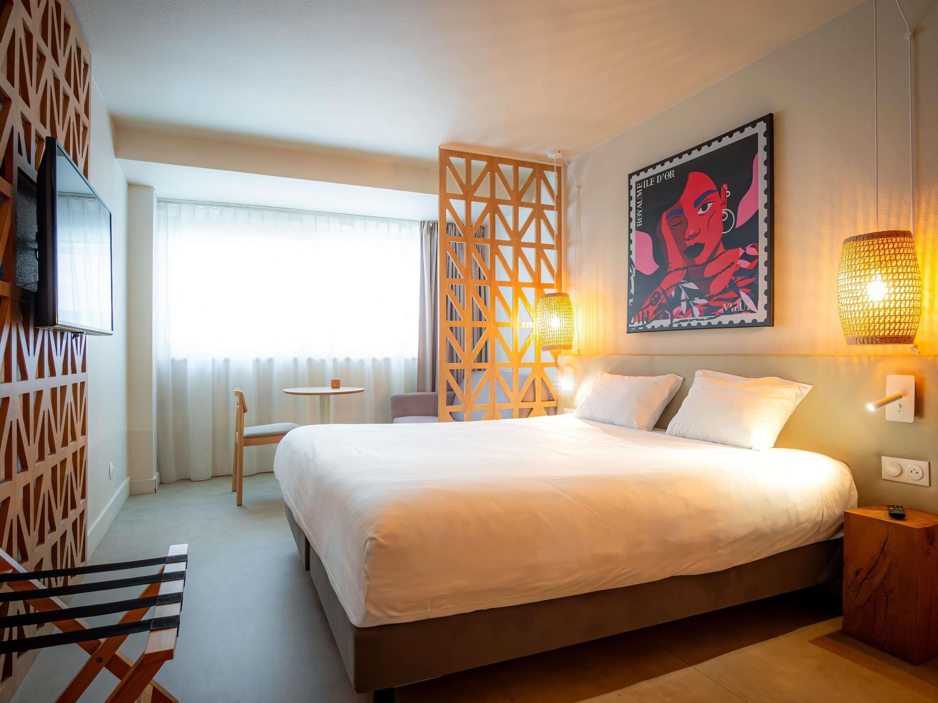 Premium bedding, in-room safe, desk, laptop workspace