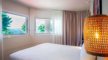 Quarto clássico, 1 cama de casal, vista para o mar | Roupas de cama premium, cofres nos quartos, escrivaninha