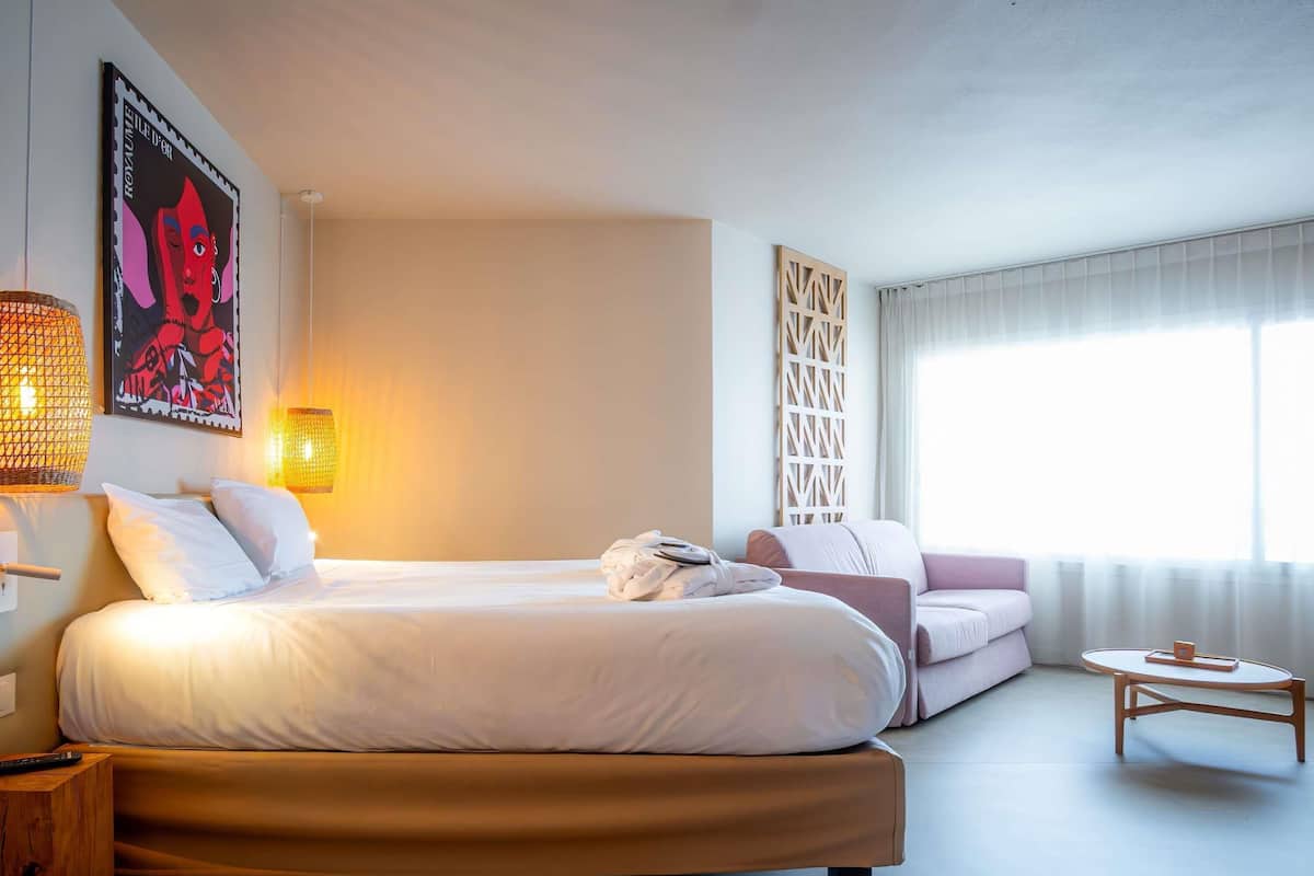 Junior Suite, 1 Double Bed, Sea View | Premium bedding, in-room safe, desk, laptop workspace
