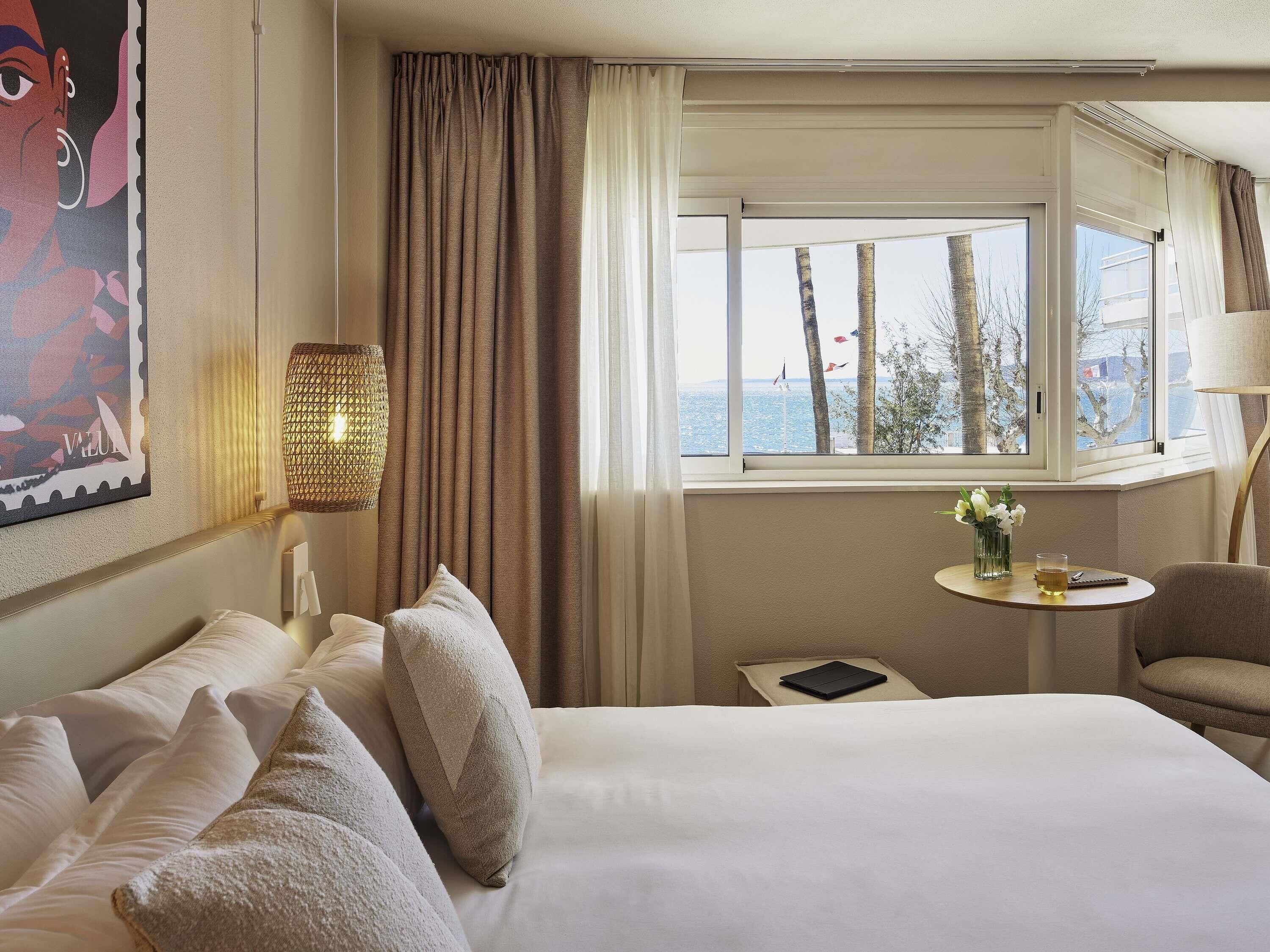 Premium bedding, in-room safe, desk, laptop workspace