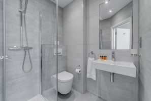 Suihku, designer-hygieniatuotteet, hiustenkuivaaja, pyyhkeet