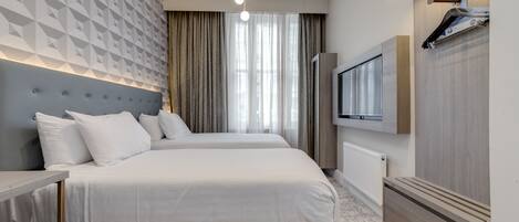 Executive Twin Room | In-room safe, desk, iron/ironing board, free WiFi