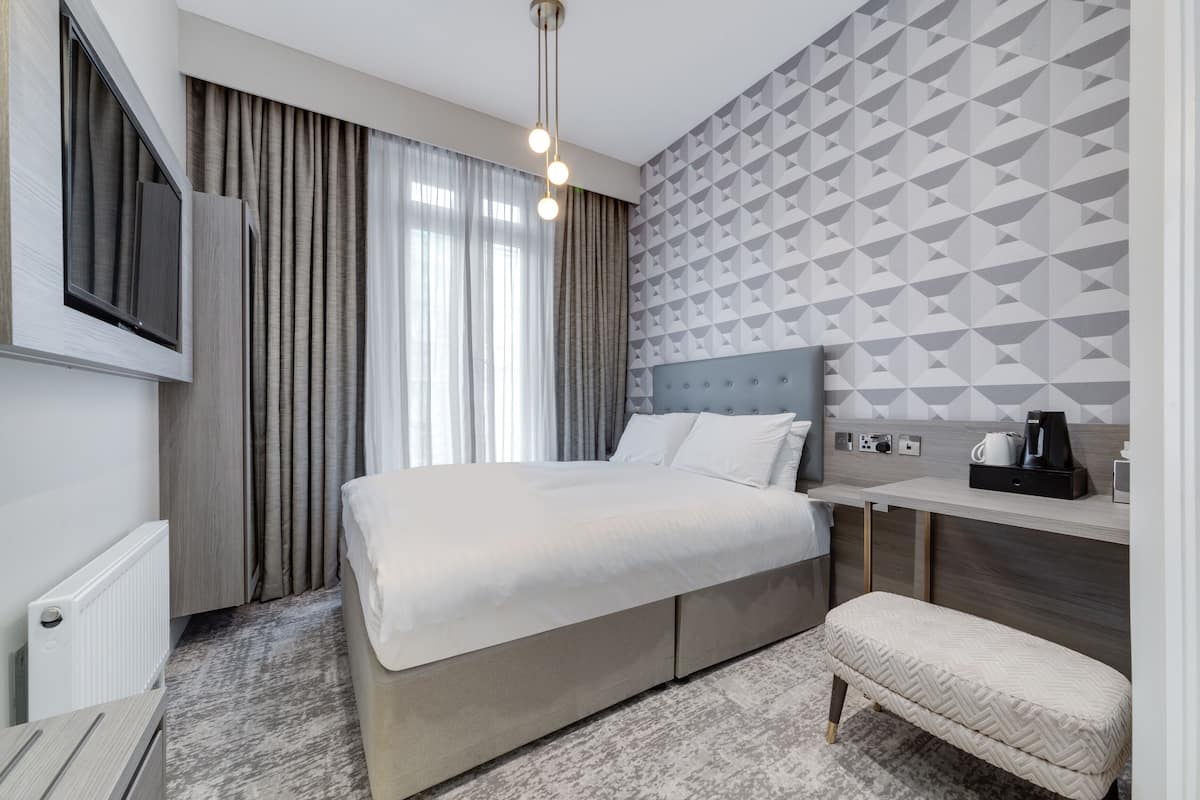 3 bedrooms, in-room safe, desk, iron/ironing board
