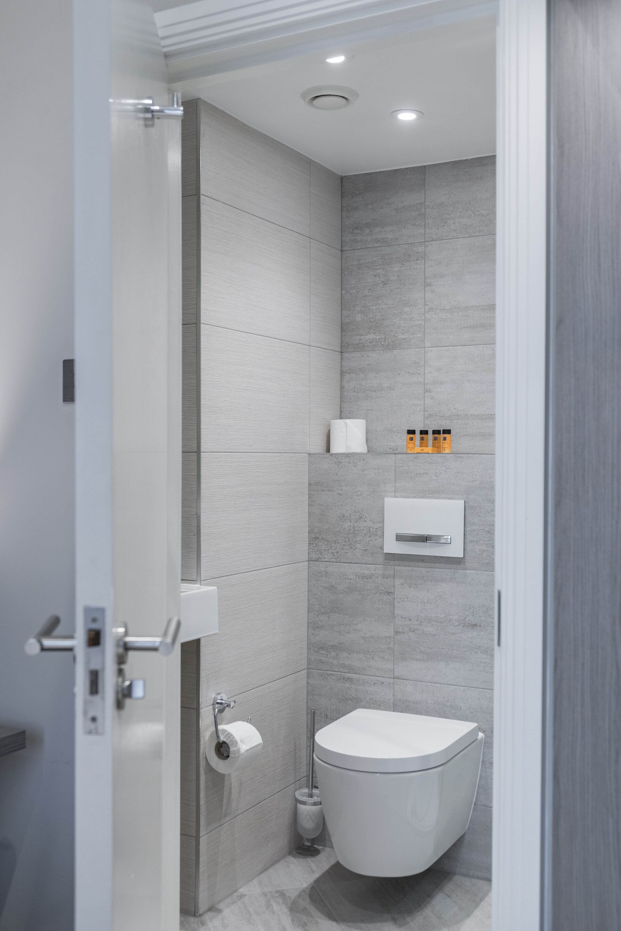 Family Room | Bathroom | Shower, designer toiletries, hair dryer, towels