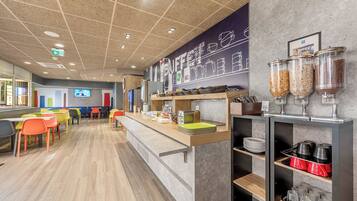 Esmorzar diari d'estil bufet (8.5 EUR per persona)