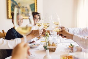 아침 식사 및 저녁 식사 제공