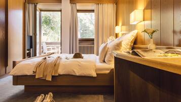 Dobbeltværelse (Waldblick) | Dundyner, pengeskab på værelset, skrivebord, mørklægningsgardiner