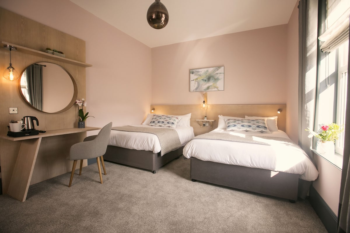 In-room safe, bed sheets