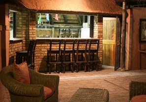 Bar (on property) - Eagles Nest Lodge (Sandton)