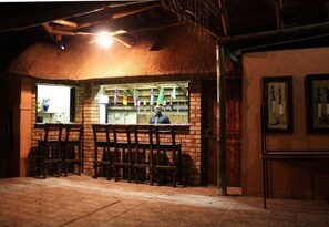 Bar (on property) - Eagles Nest Lodge (Sandton)