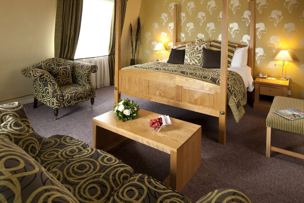 Junior Suite | Premium bedding, desk, laptop workspace, iron/ironing board (on request)