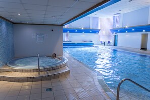 室內泳池
