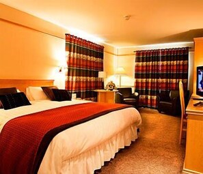 Accessible Double Room | Premium bedding, individually decorated, individually furnished, desk - Marine Court Hotel (Bangor)