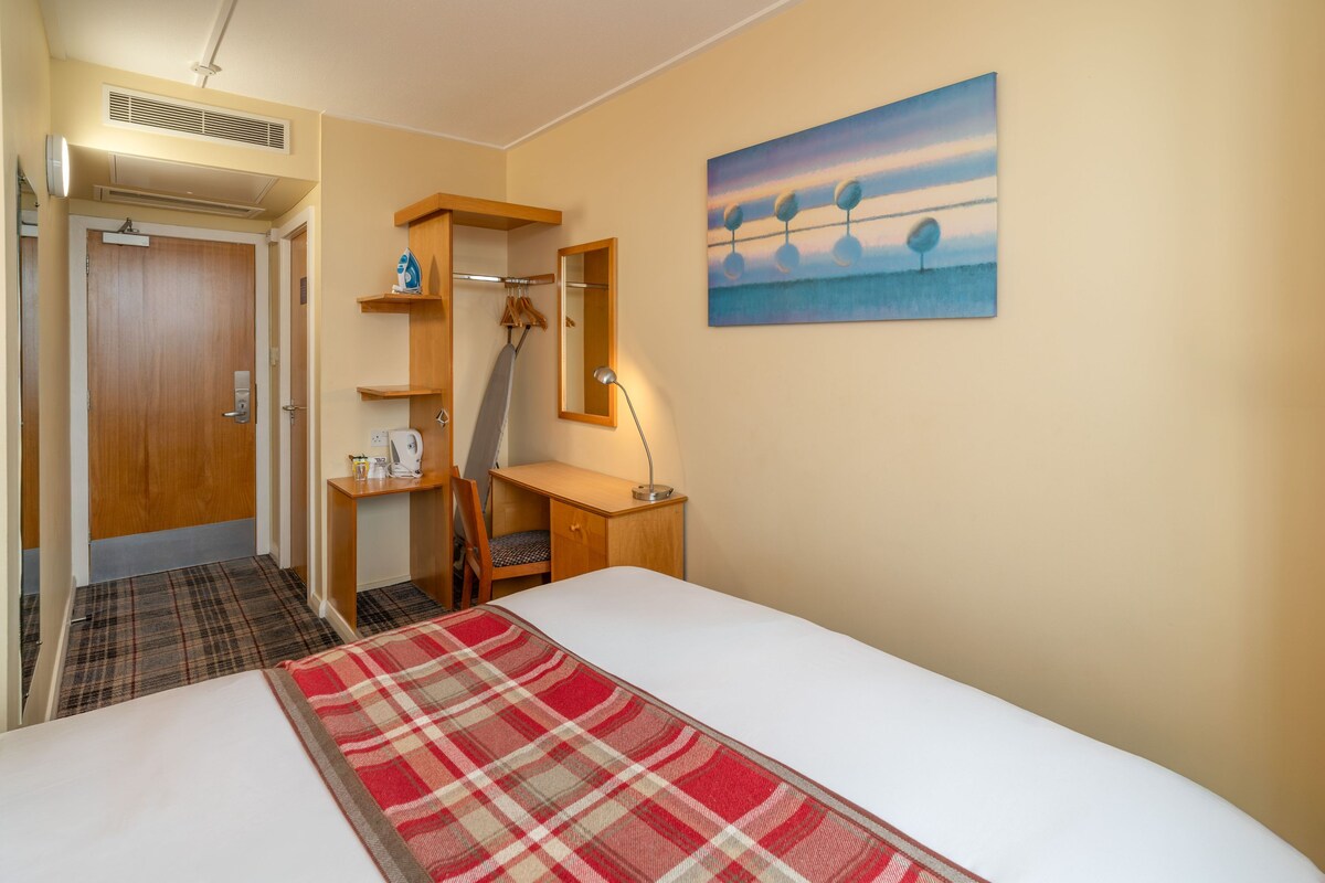 Standard Double Room | Laptop workspace, WiFi (free), individually decorated