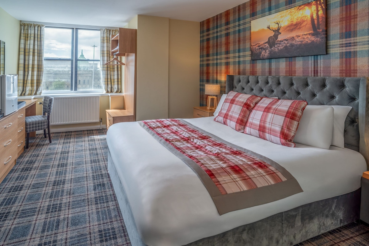 Executive Double Room | Laptop workspace, WiFi (free), individually decorated