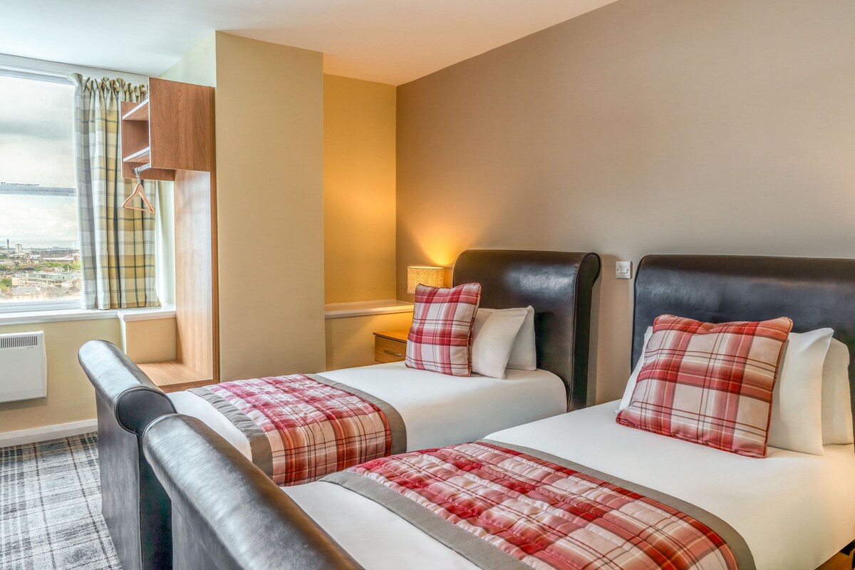 Executive Twin Room | Laptop workspace, WiFi (free), individually decorated