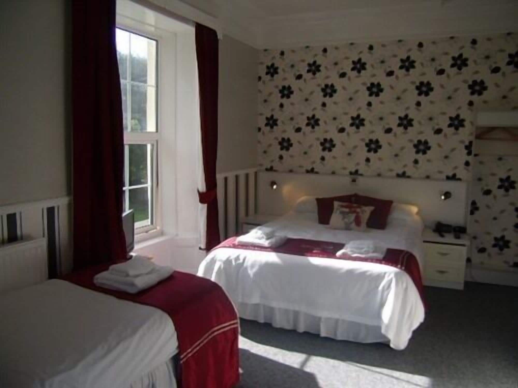 suite, ensuite (2 adults & 2 children)