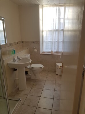 Superior Double Room | Bathroom